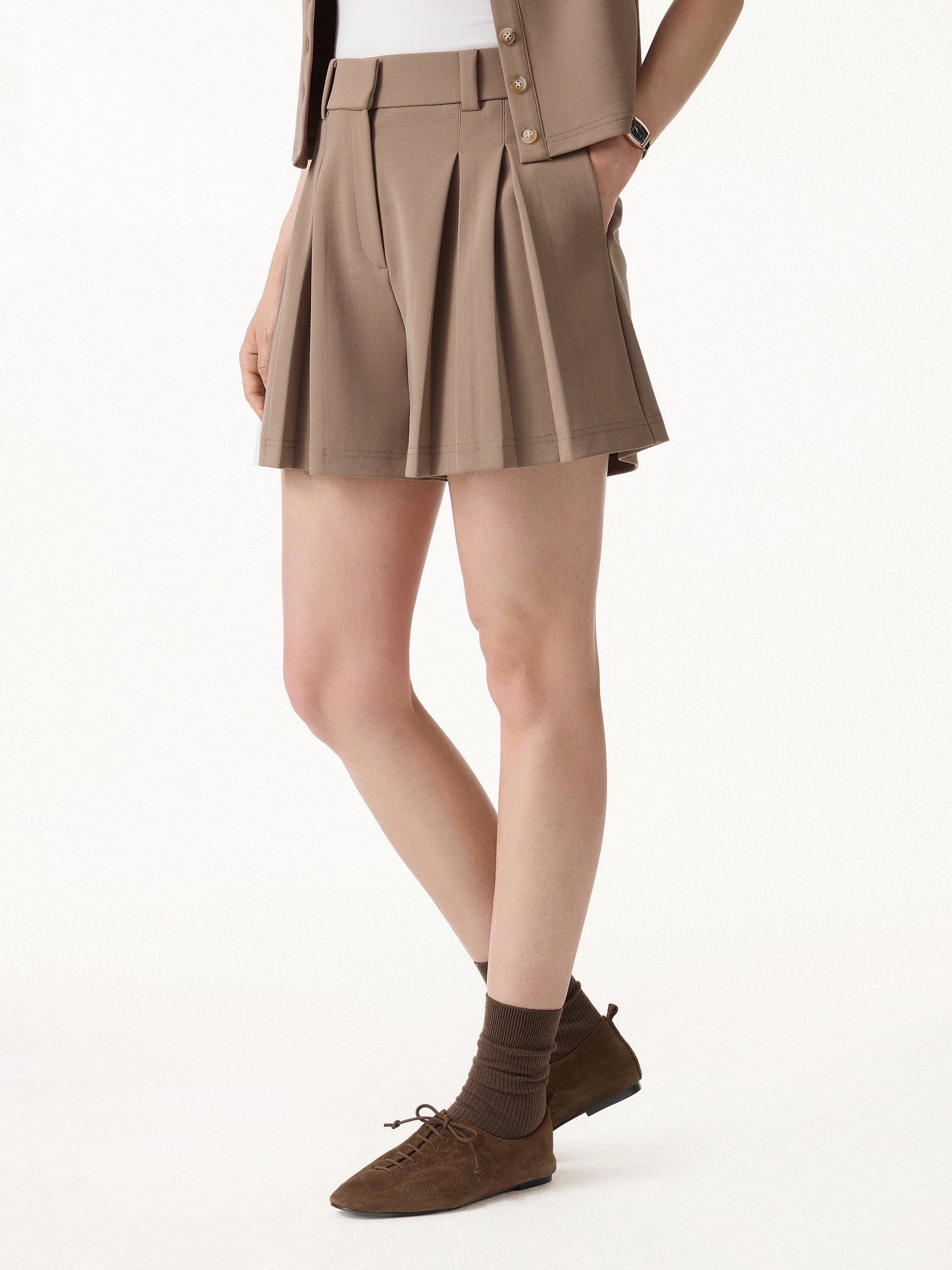 2Pcs Set Crew Neck Top & High Rise A-Line Pleated Shorts - Image 13