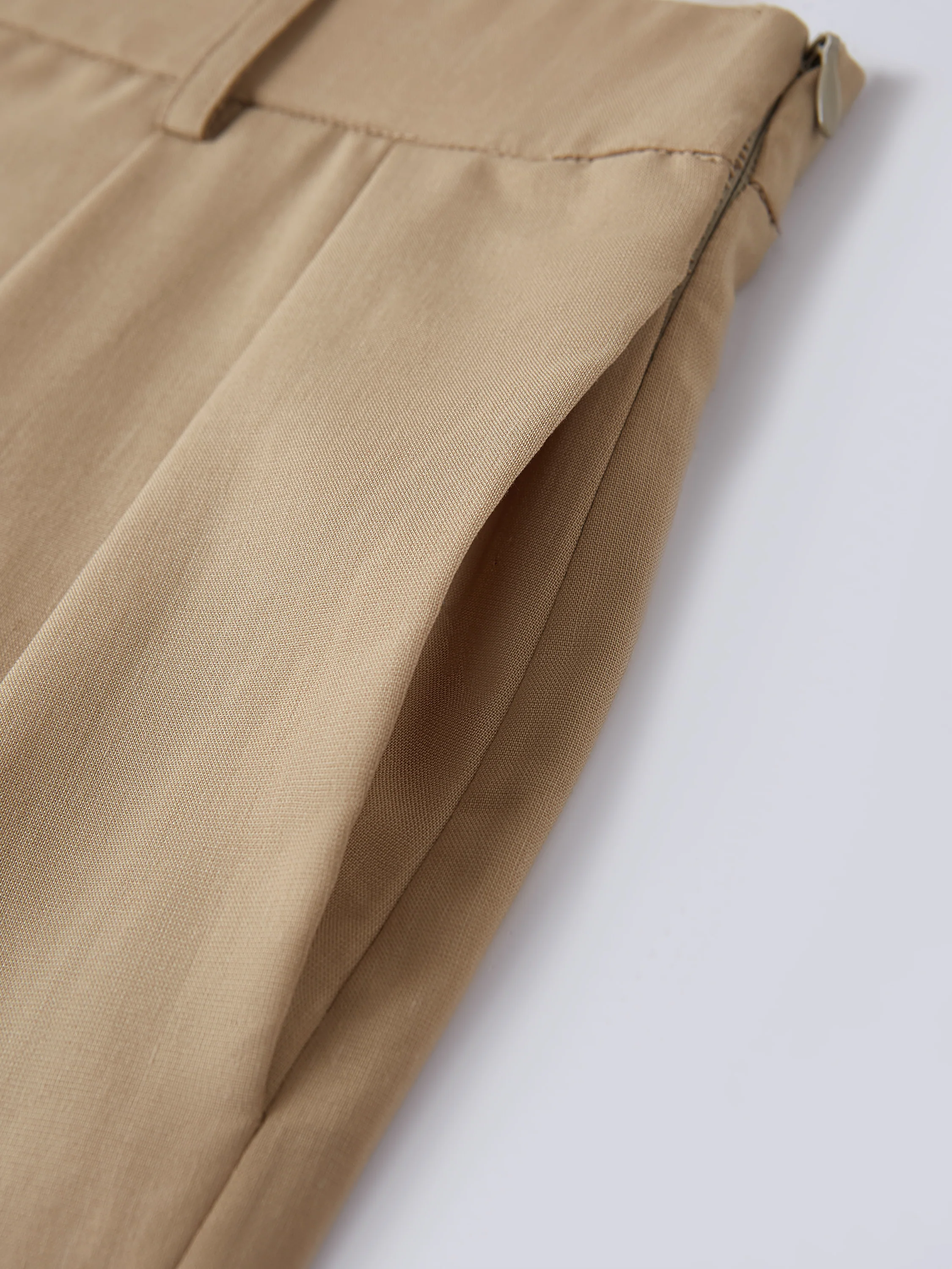 Lyocell-Linen Tailored Shorts with Pockets - Image 9