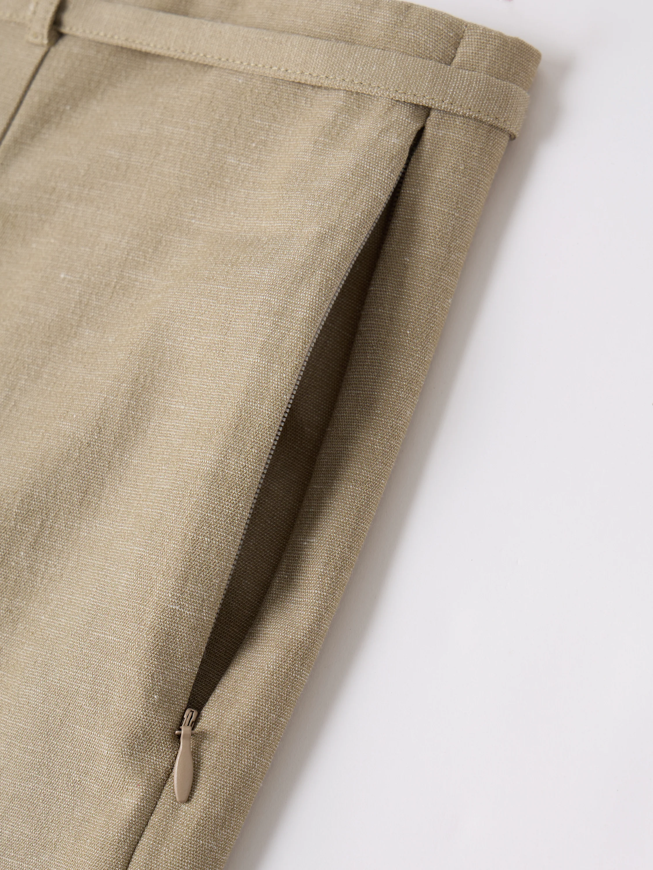 Wrinkle-Resistant Linen-Like Cropped Tapered Leg Pants with Pockets - Image 10