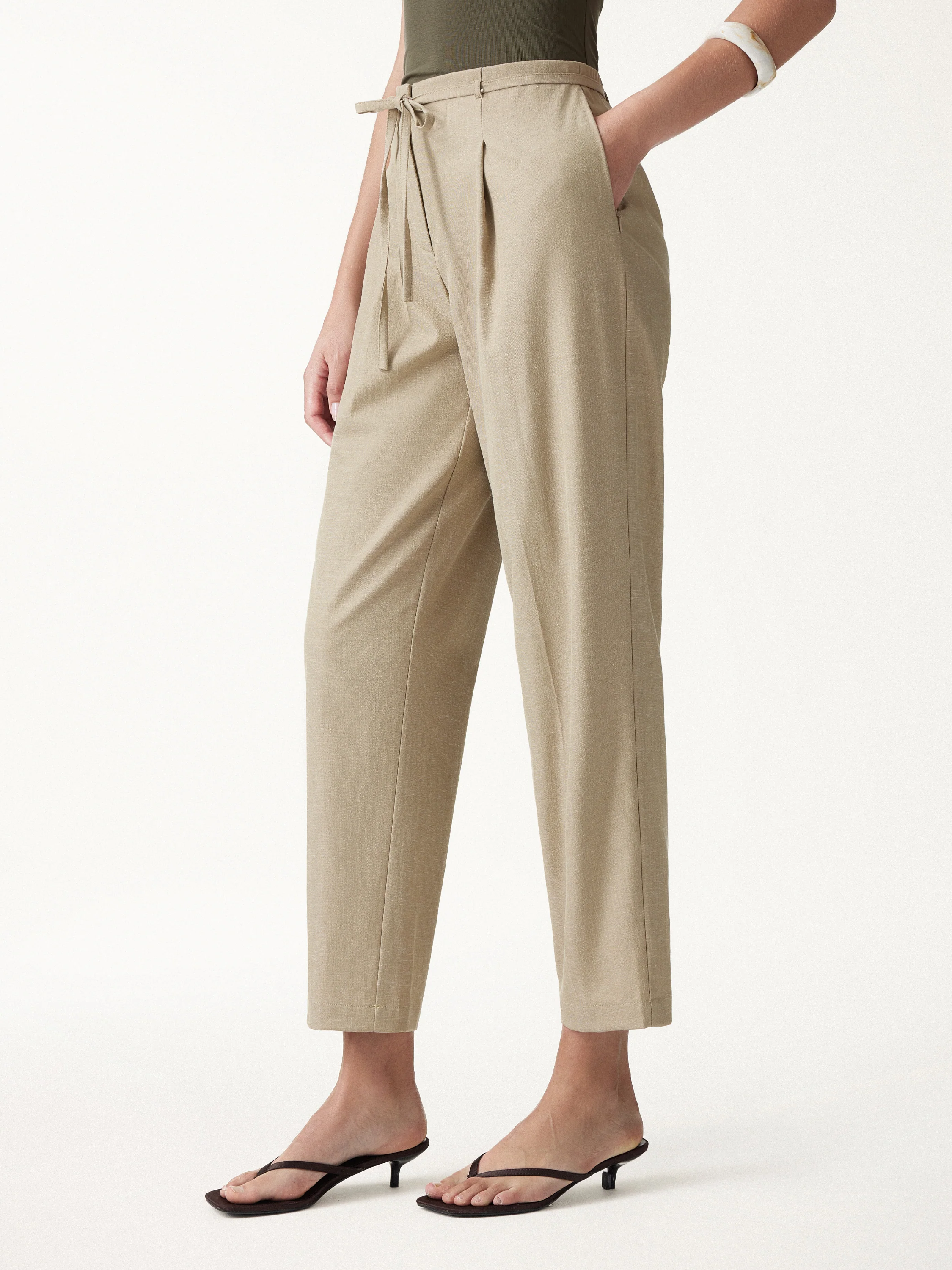 Wrinkle-Resistant Linen-Like Cropped Tapered Leg Pants with Pockets - Image 7